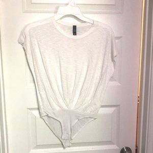 Short sleeve body suit